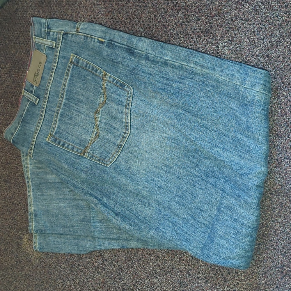 Wrangler Blue Relaxed Jeans with Classic Denim Style